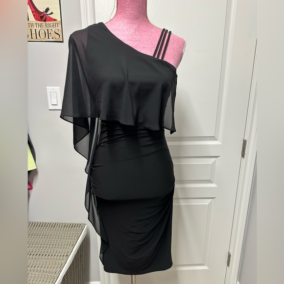 Stunning Le Chateau Little Black dress - Picture 1 of 9